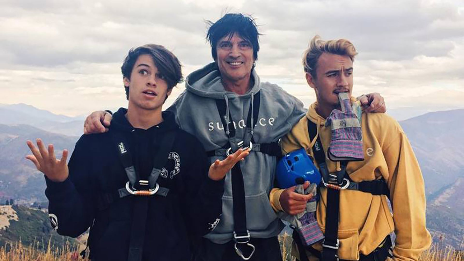 Tommy Lee con sus hijos