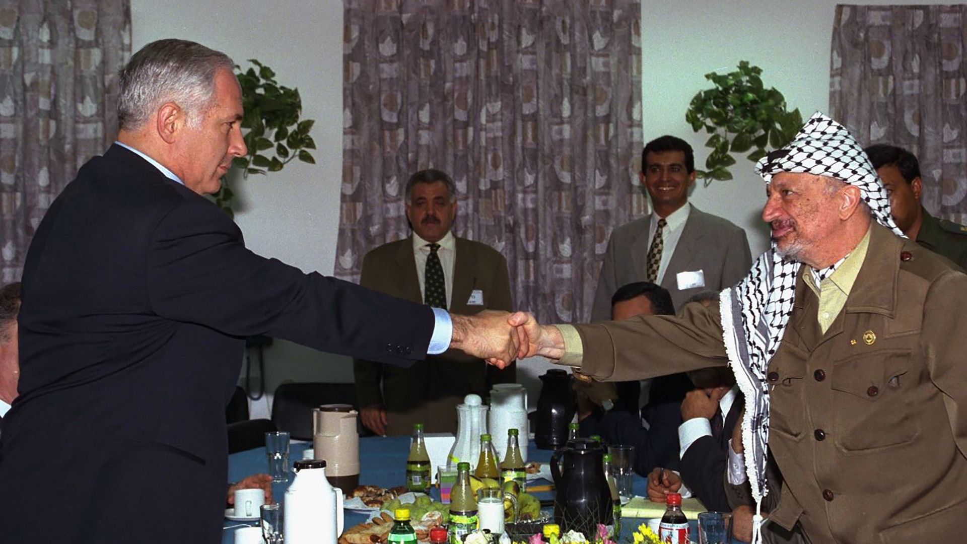 Benjamín Netanyahu y Yasser Arafat