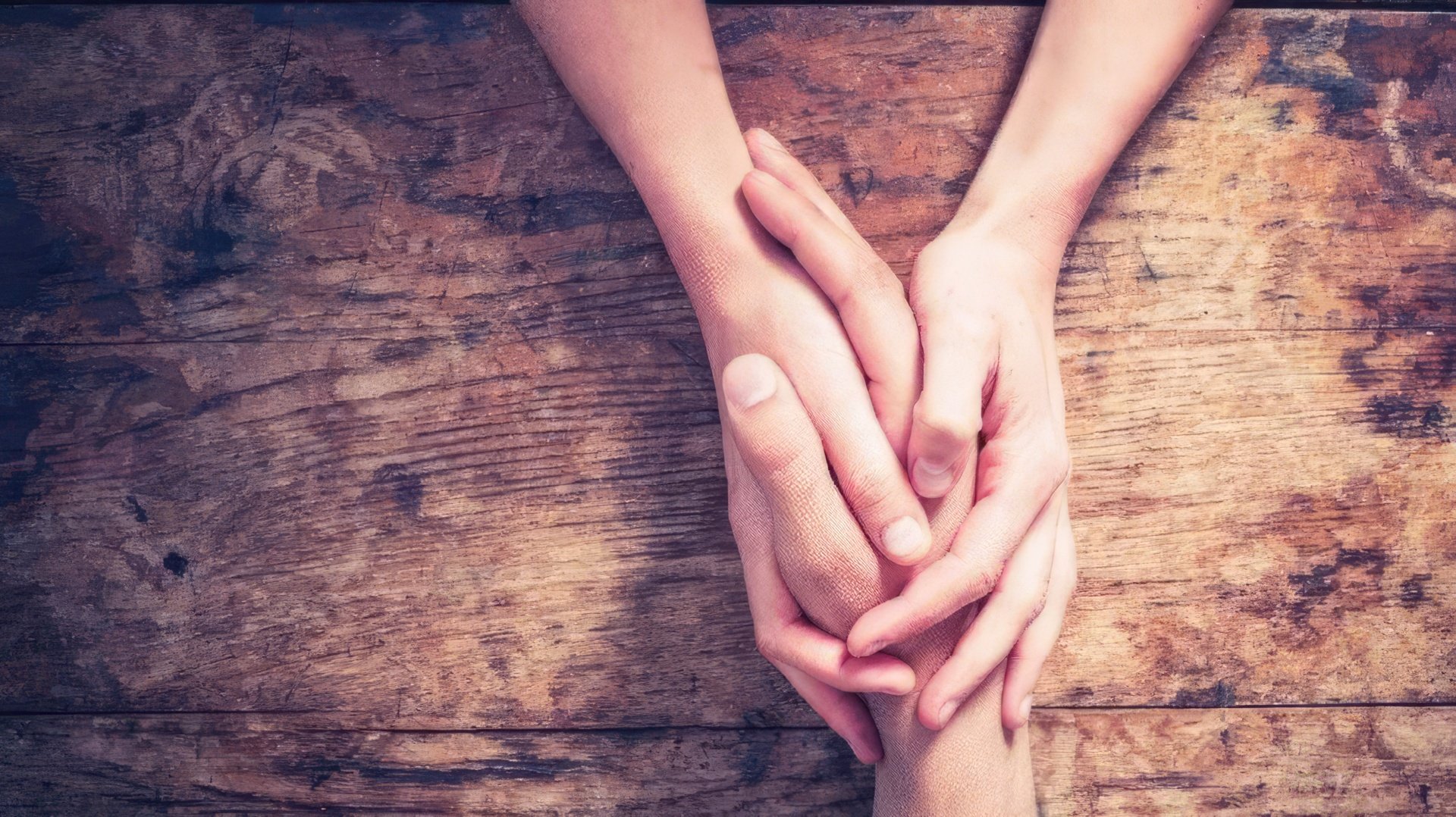 Esta pareja sabe cómo sentir al otro sin palabras innecesarias