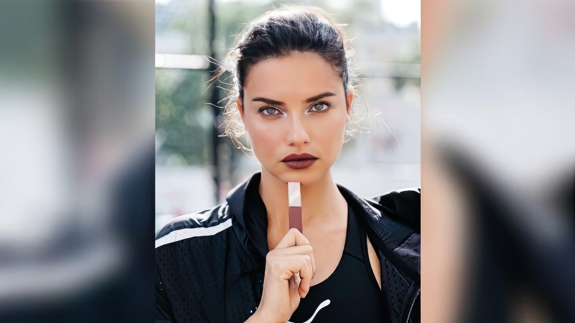Adriana Lima en un comercial de Maybelline