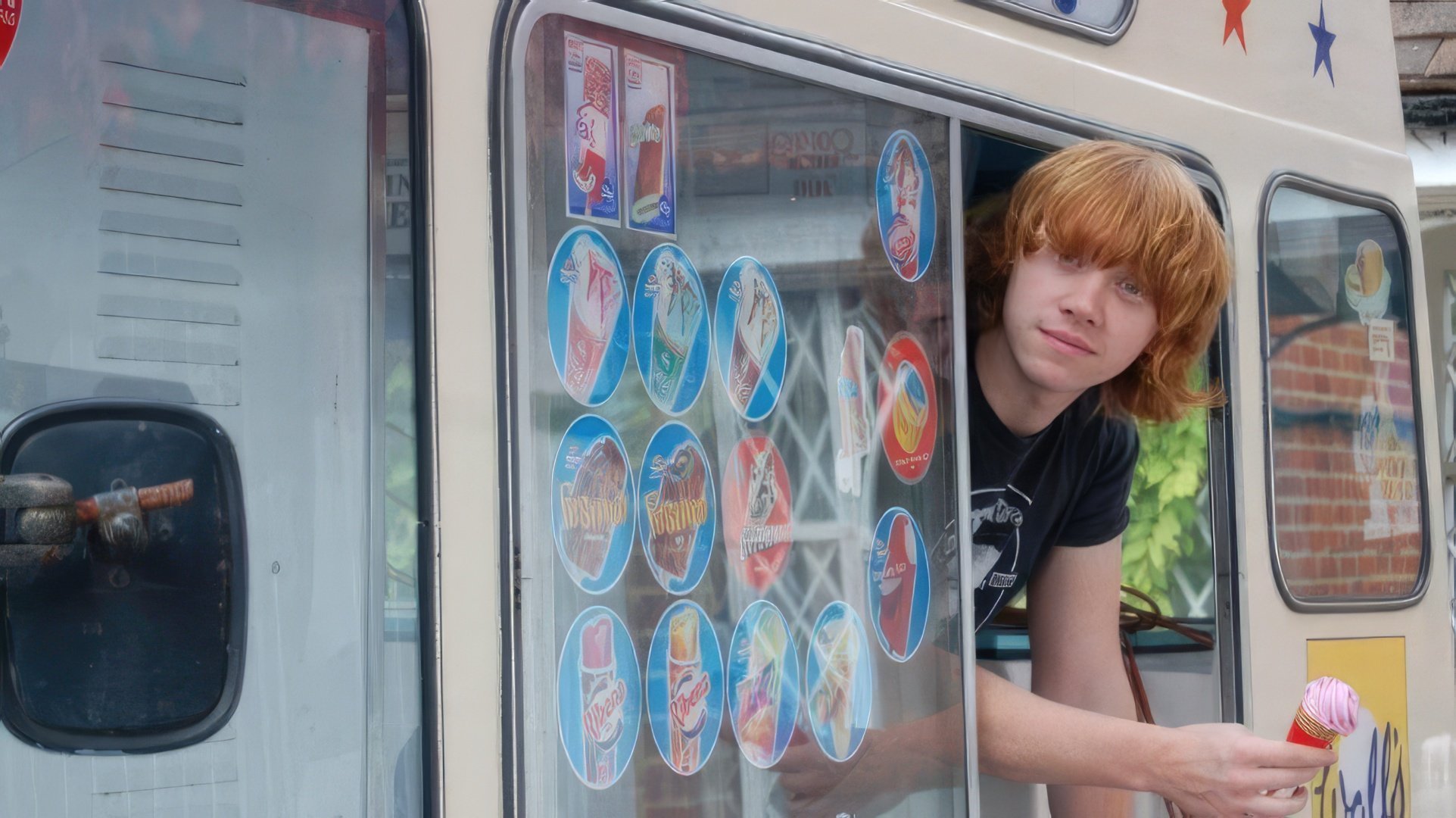 Rupert Grint con su furgoneta de helados