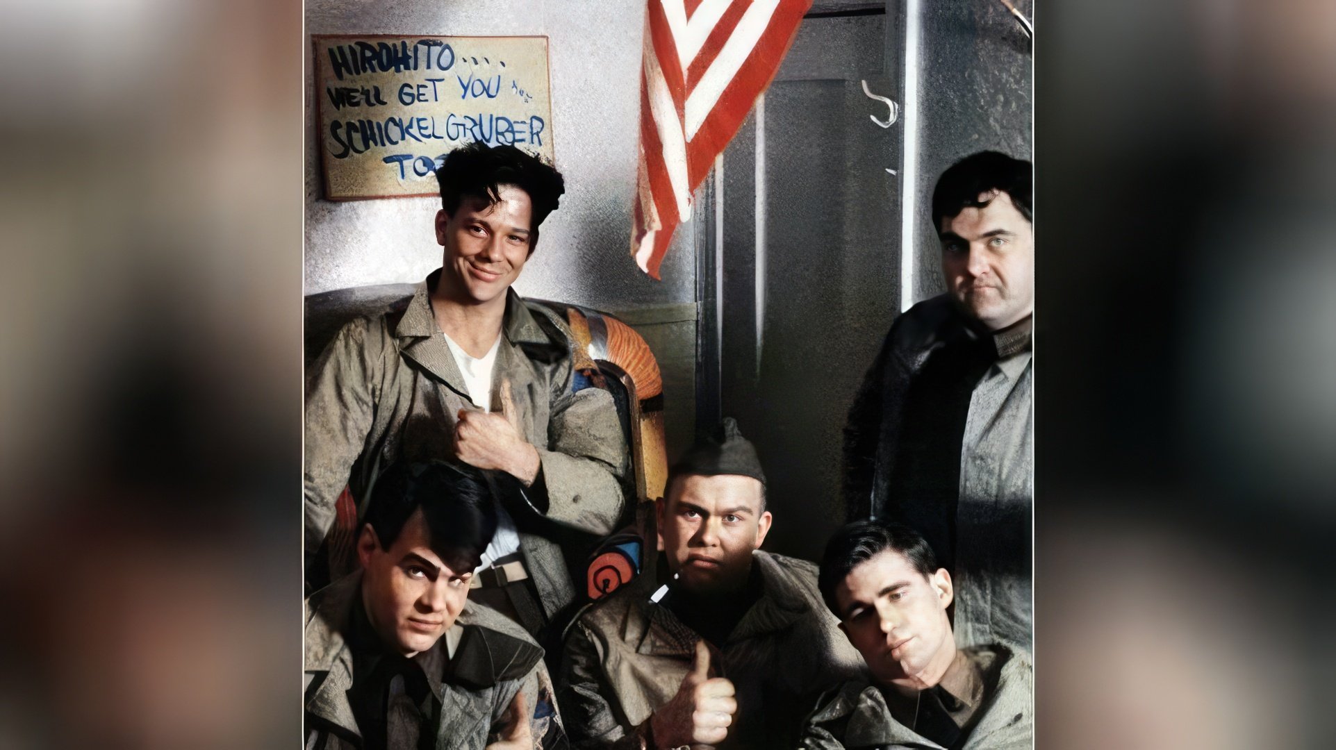 El joven Mickey Rourke en el set de la película '1941' (izquierda en la fila superior)