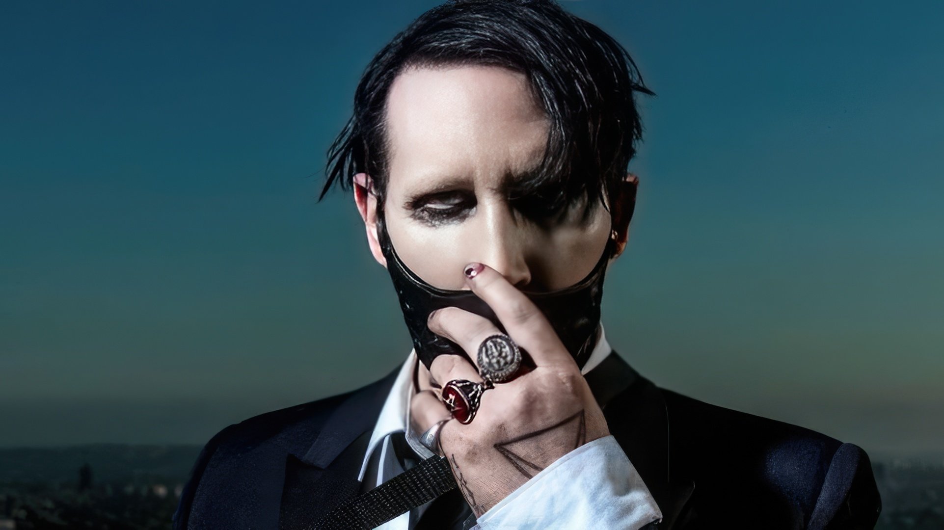 Heaven Upside Down es el décimo álbum de estudio de Manson