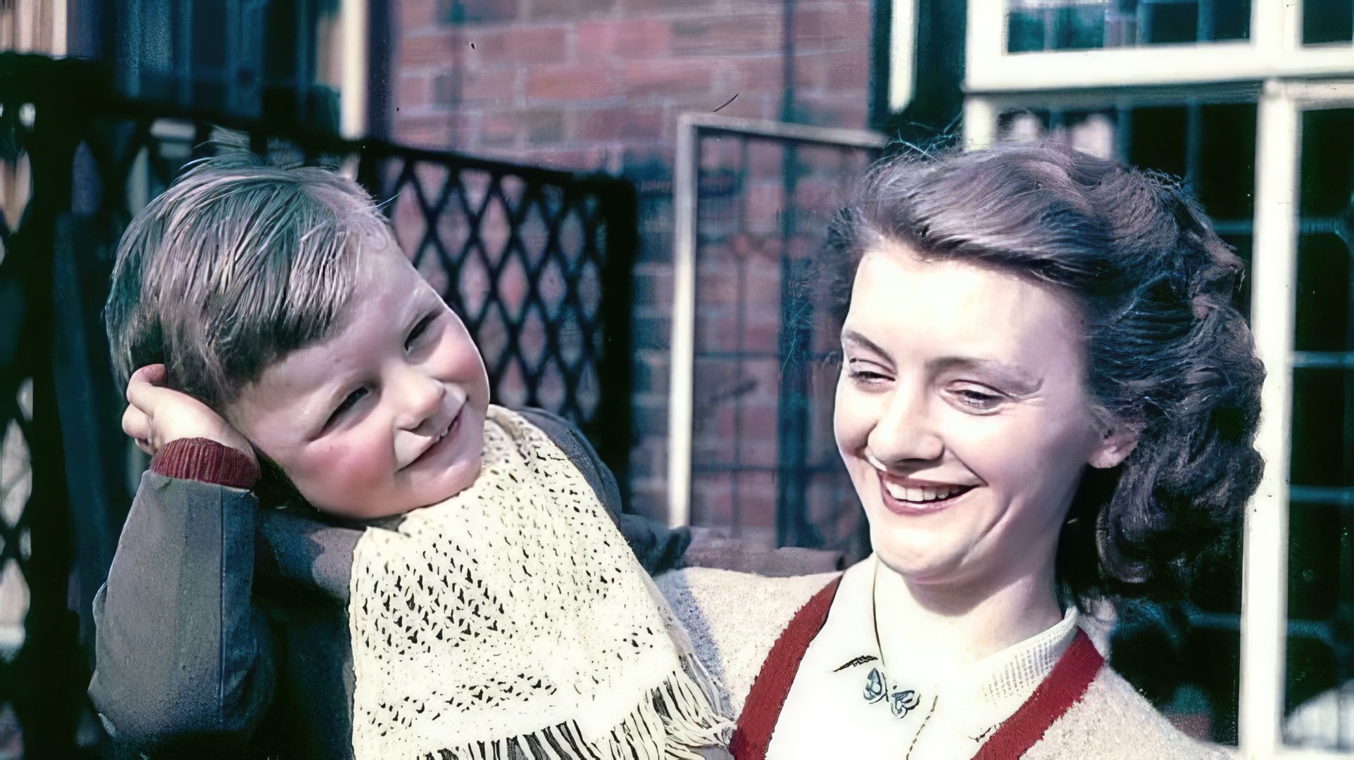 El joven Gordon Sumner (en la foto con su tía)