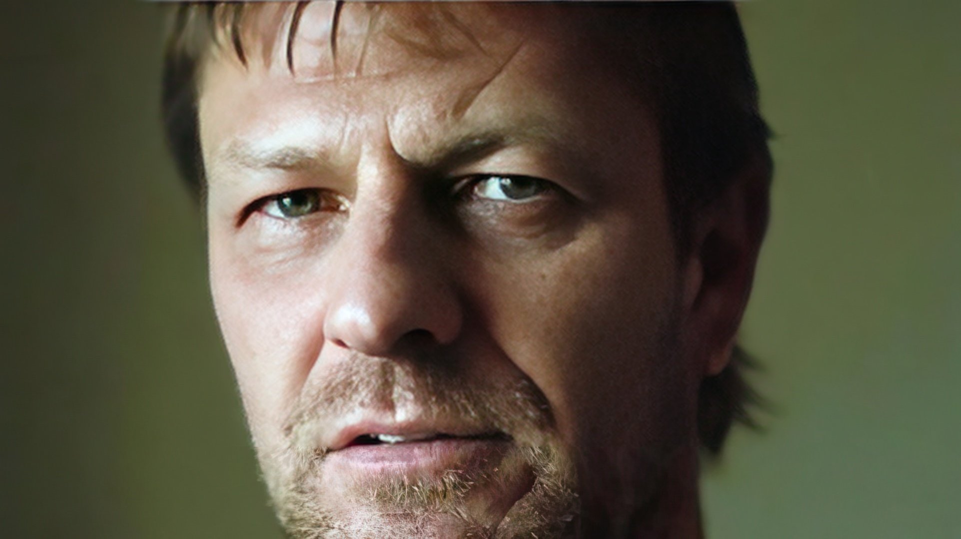 Una cicatriz es visible sobre el ojo izquierdo del actor