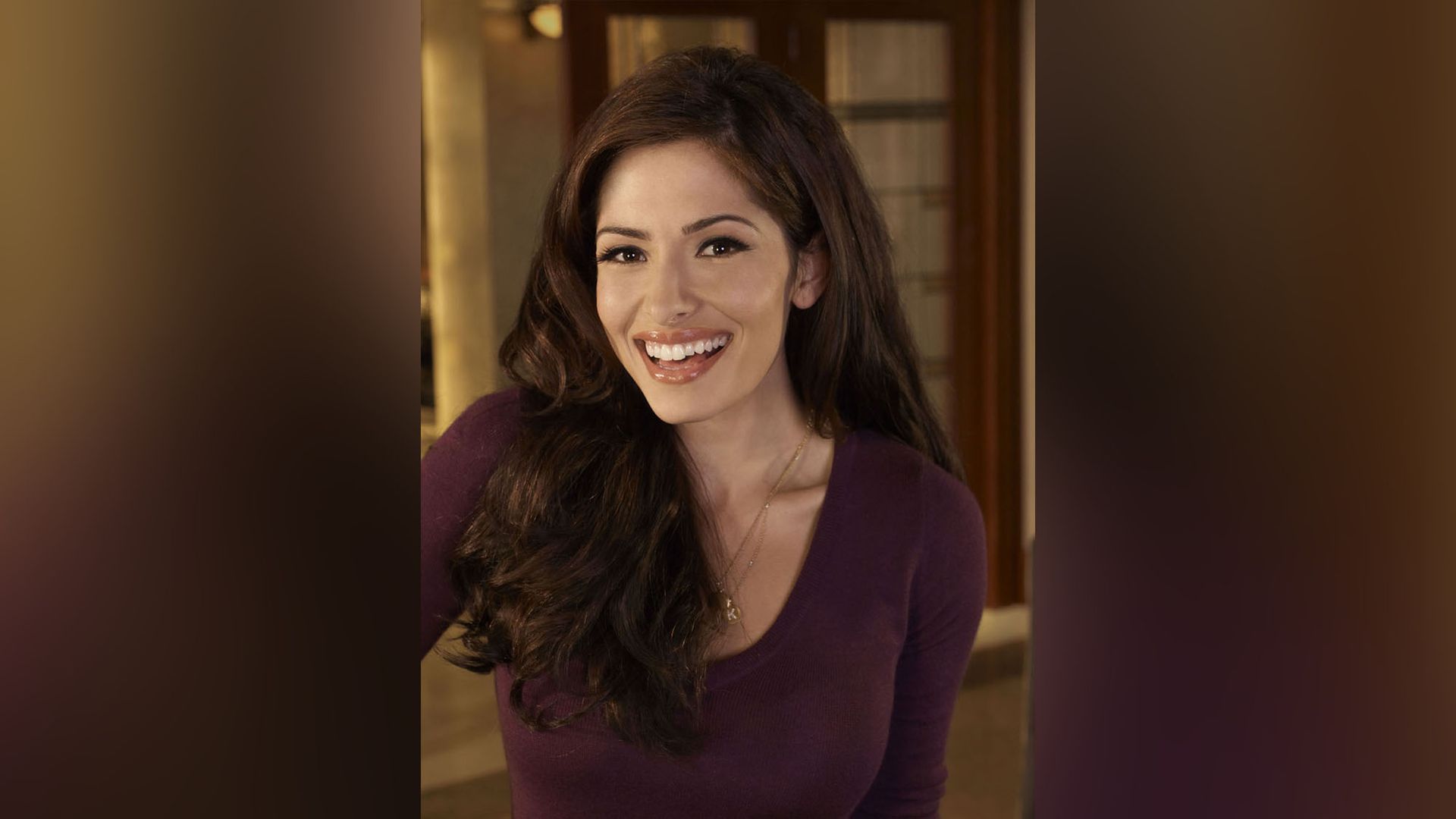 Sarah Shahi en Fairy Legal