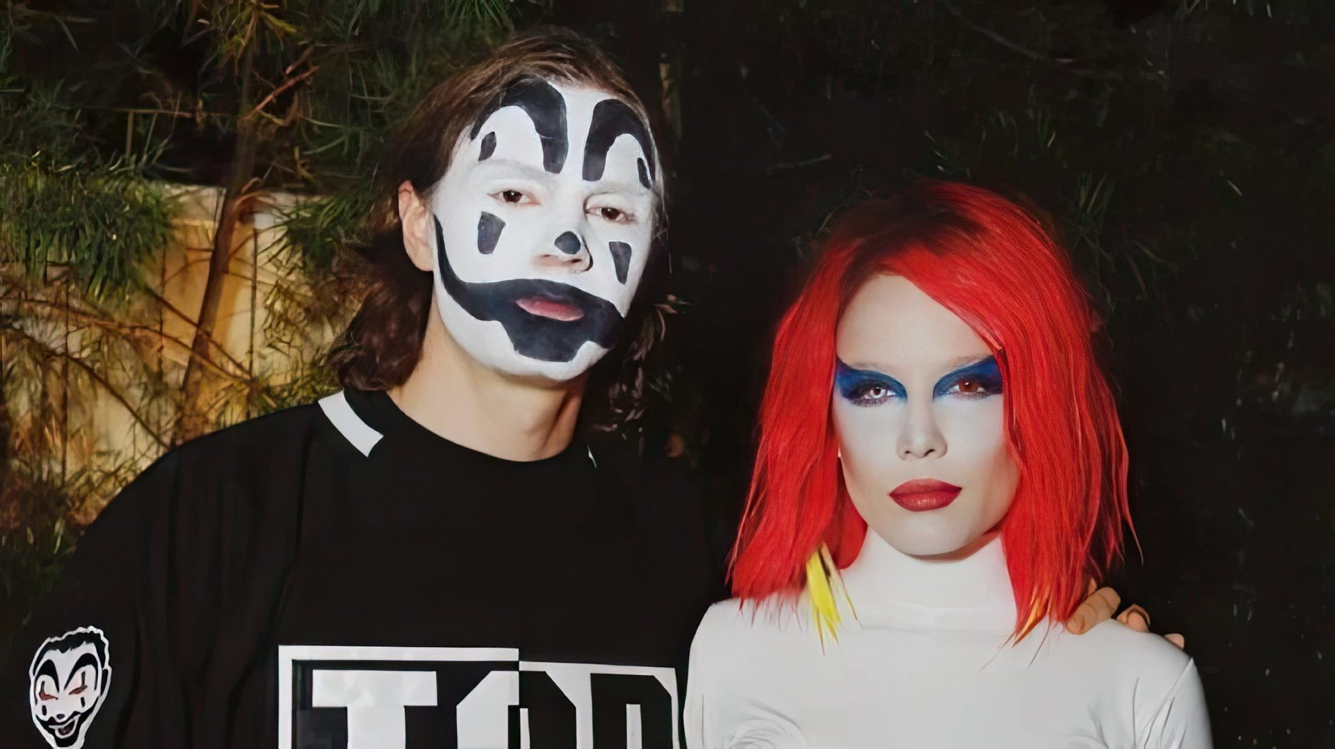 Evan Peters y Halsey en Halloween 2019