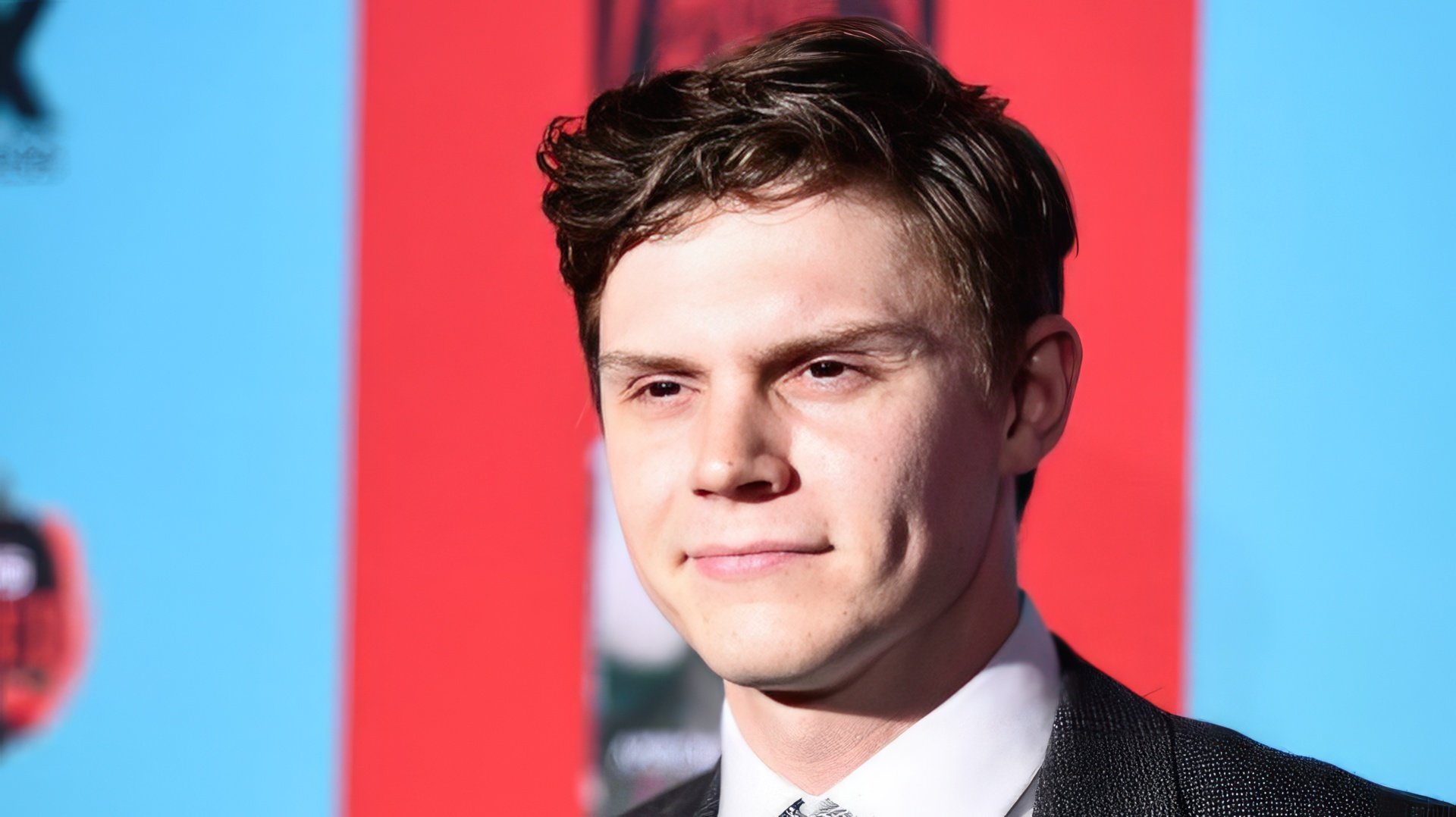 Evan Peters en 2020
