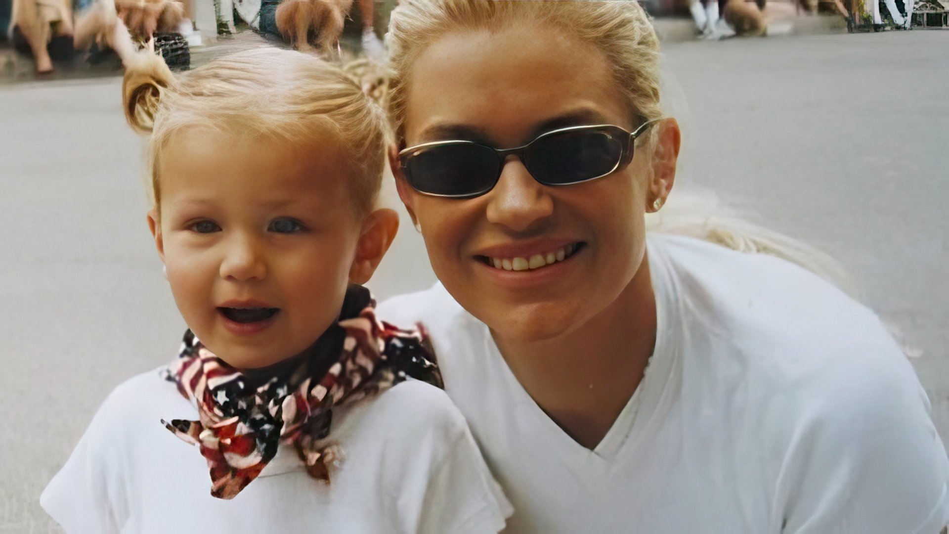 Bella Hadid de niña con su madre
