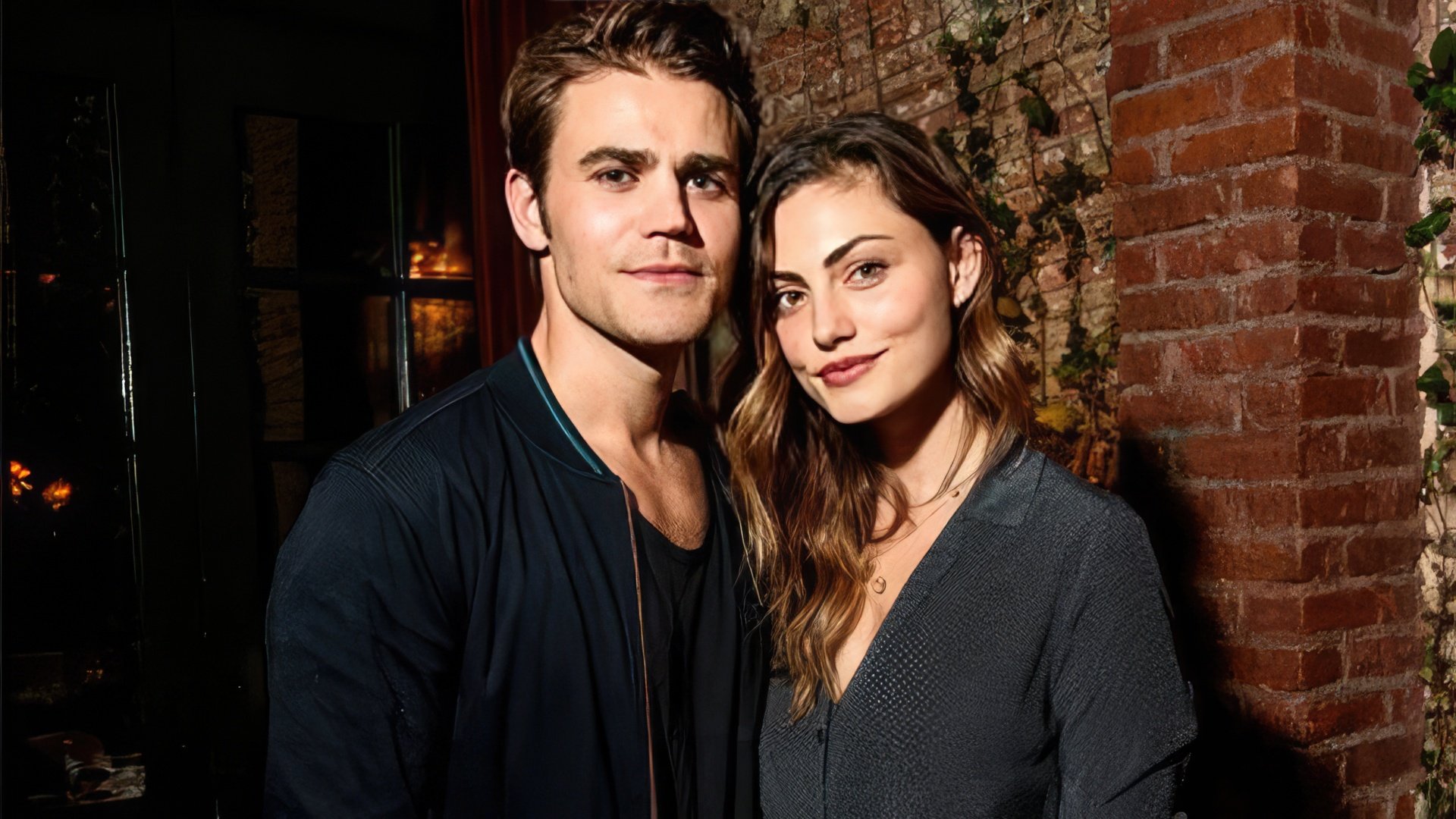 Phoebe Tonkin y Paul Wesley