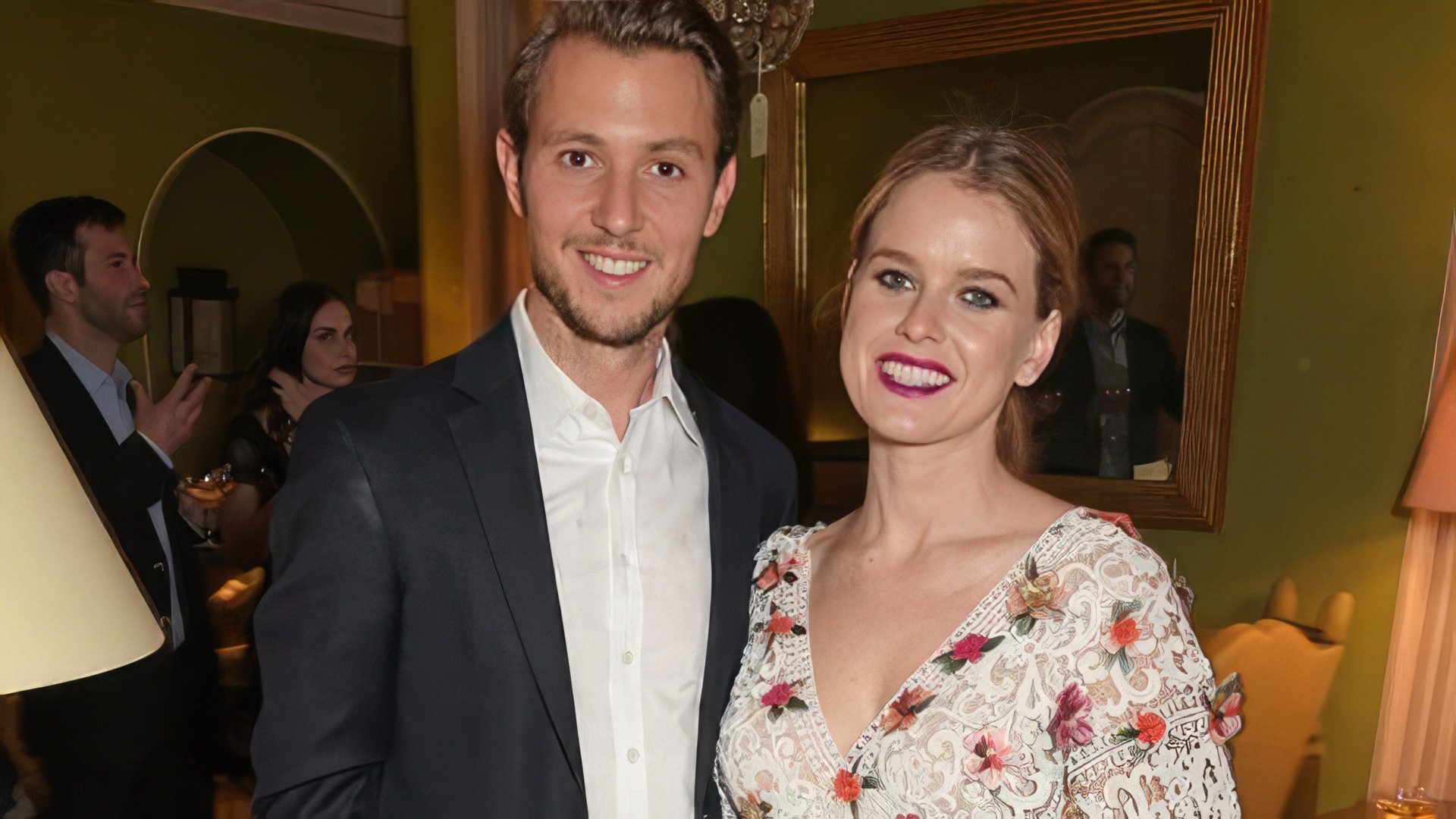 Alice Eve y Alex Cowper-Smith
