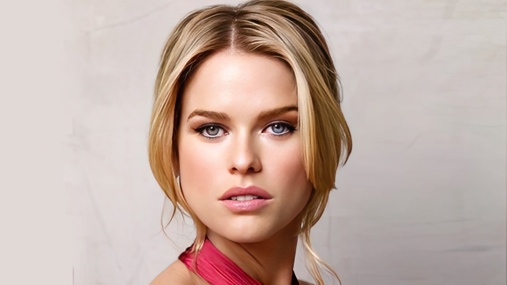 Alice Eve tiene heterocromía