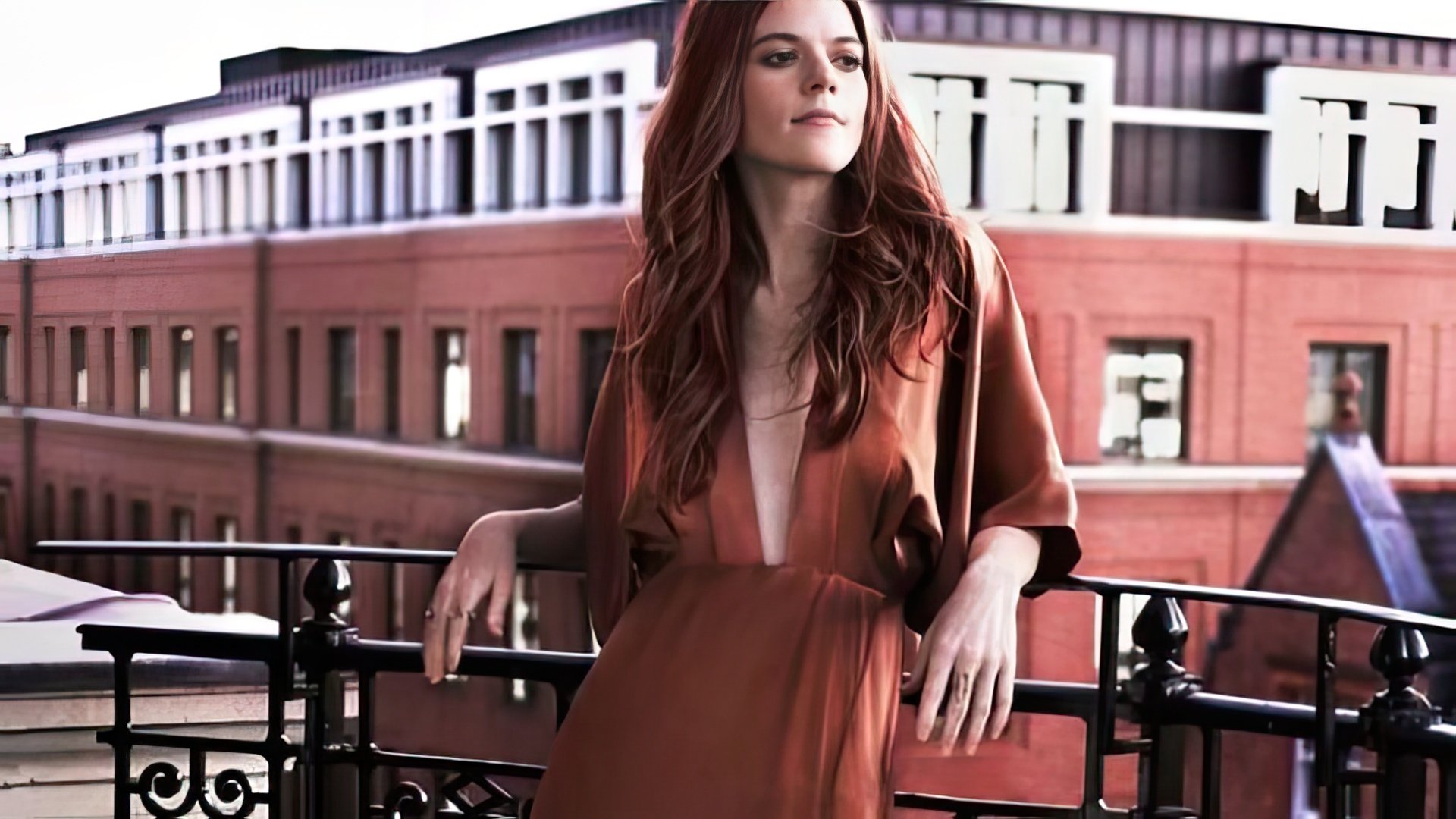 Rose Leslie se graduó de la London Academy of Music and Dramatic Art