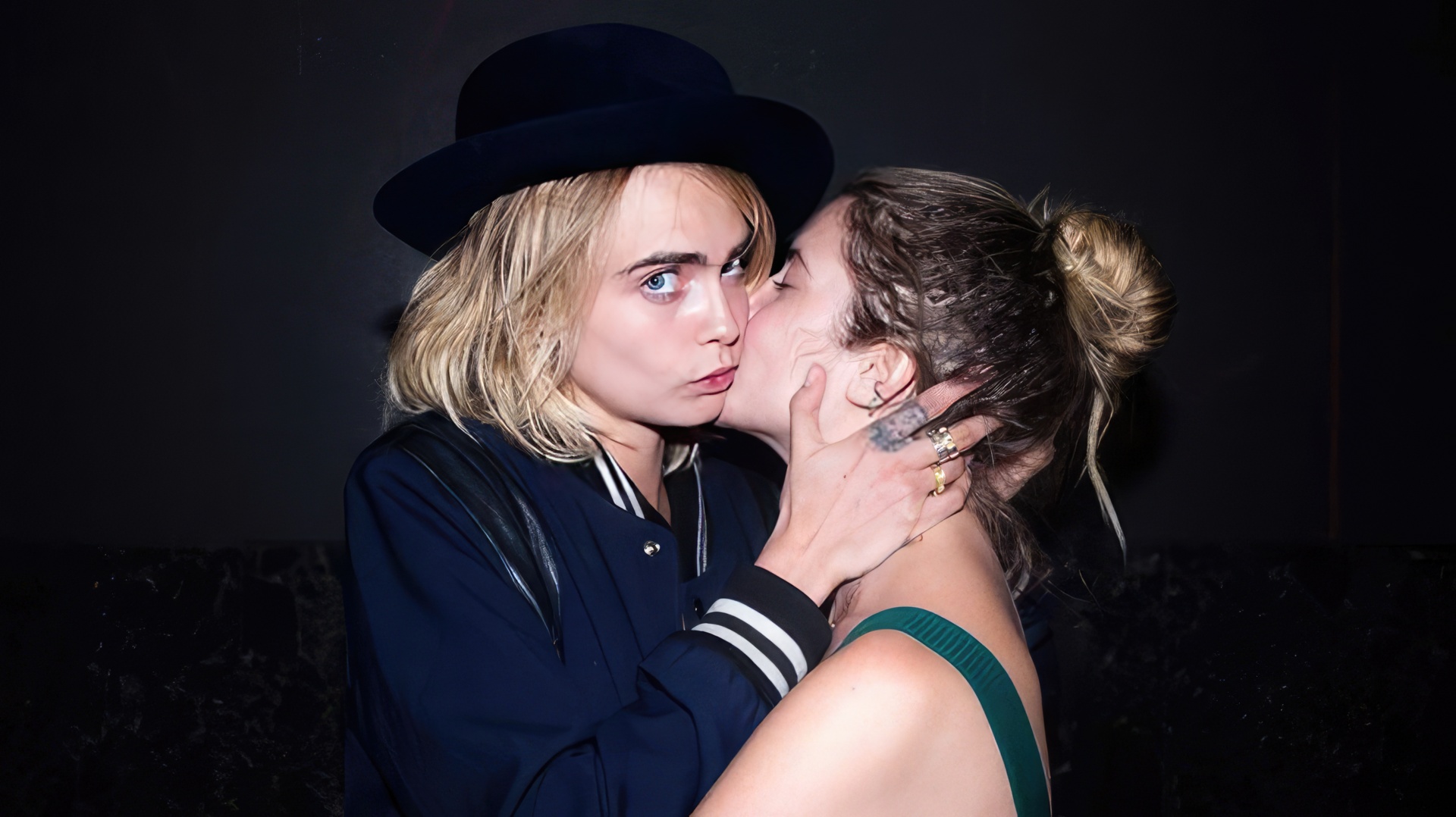 Ashley Benson y Cara Delevingne