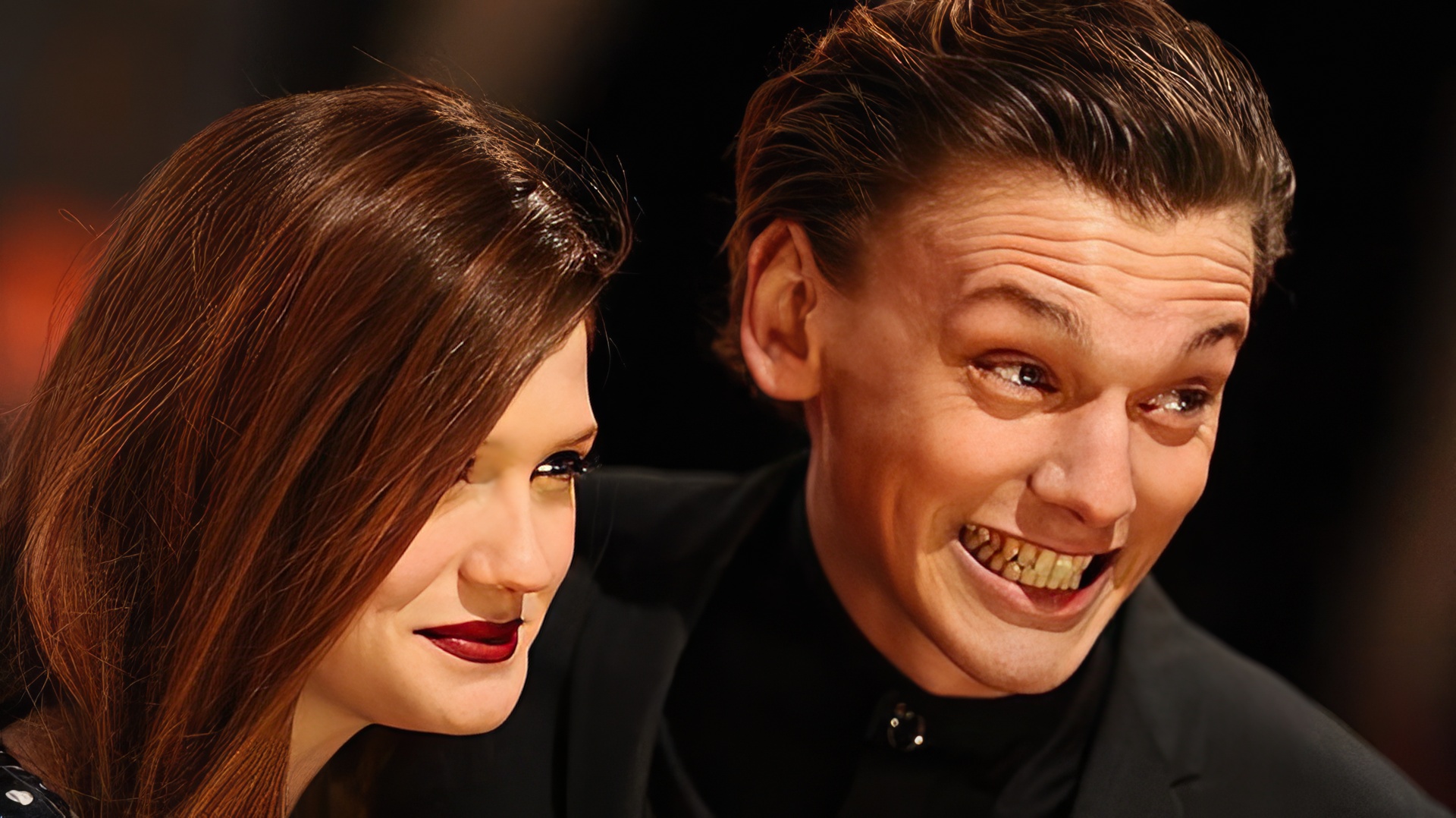 Bonnie Wright y Jamie Campbell Bower