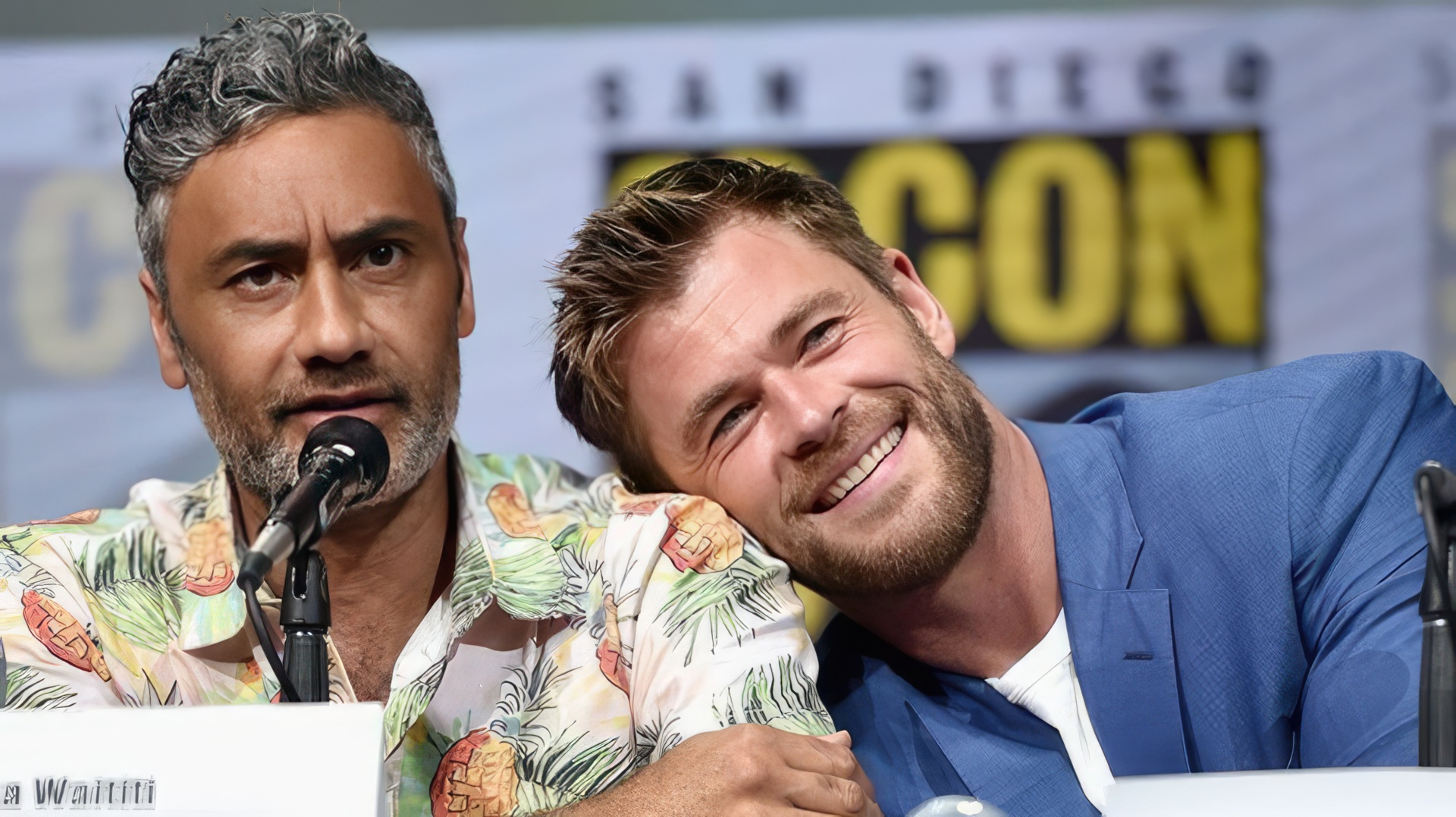 Taika Waititi y Chris Hemsworth