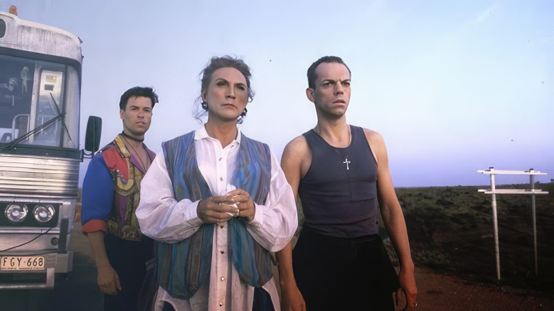 Hugo Weaving en la película "The Adventures of Priscilla, Queen of the Desert"