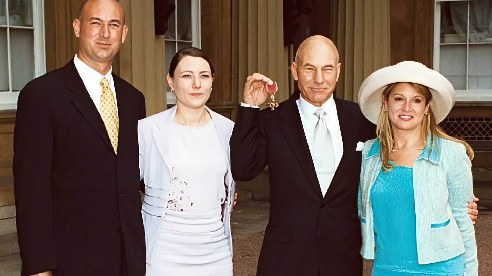 Patrick Stewart, su primera esposa Sheila Falconer, y sus hijos