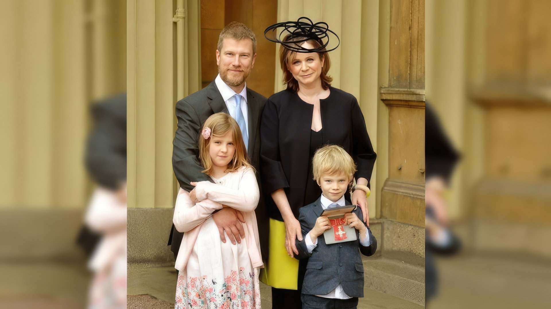 Emily Watson con su esposo e hijos