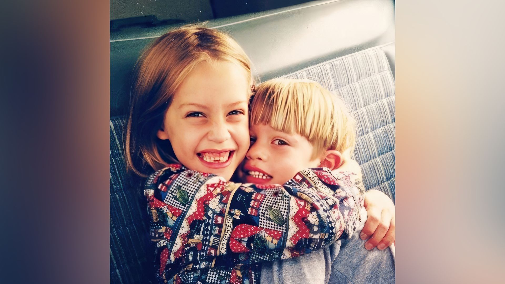 Nicholas Galitzine con su hermana