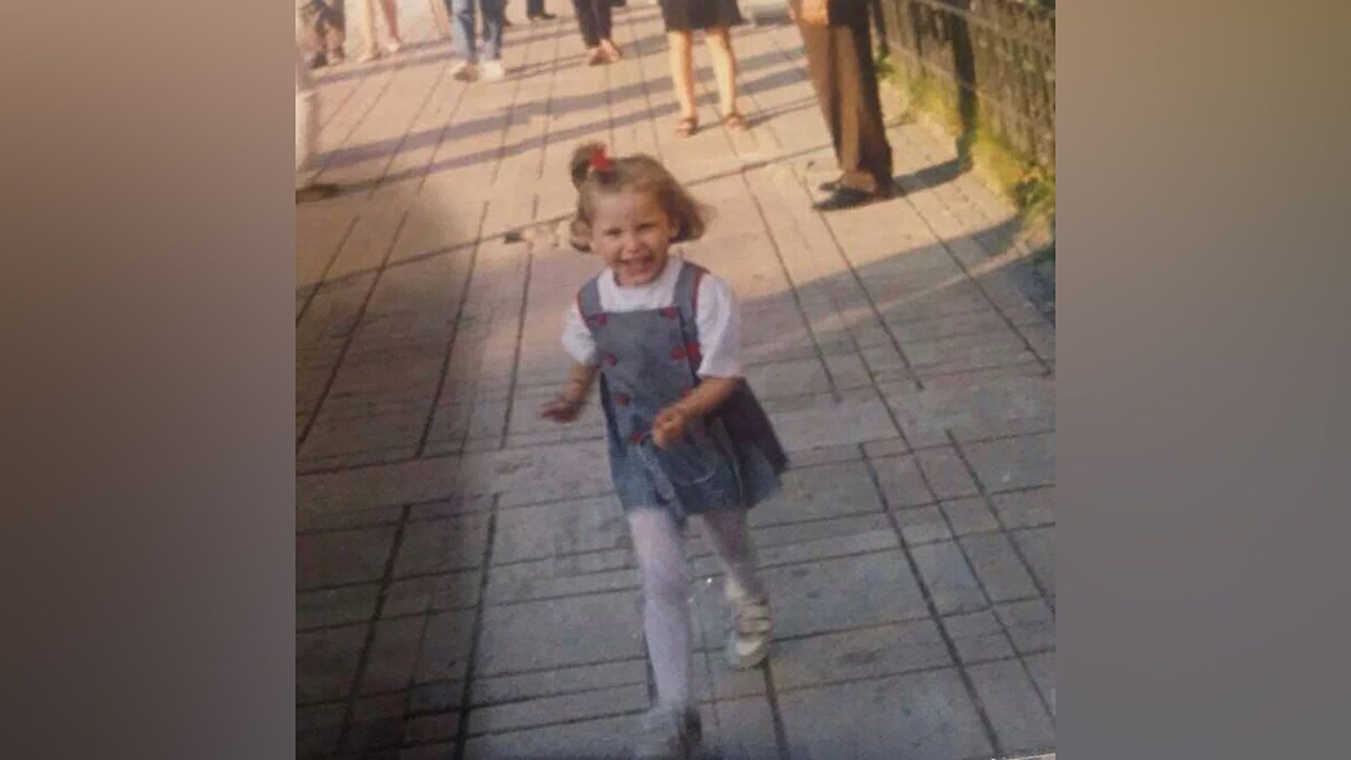 Serenay Sarıkaya en su infancia