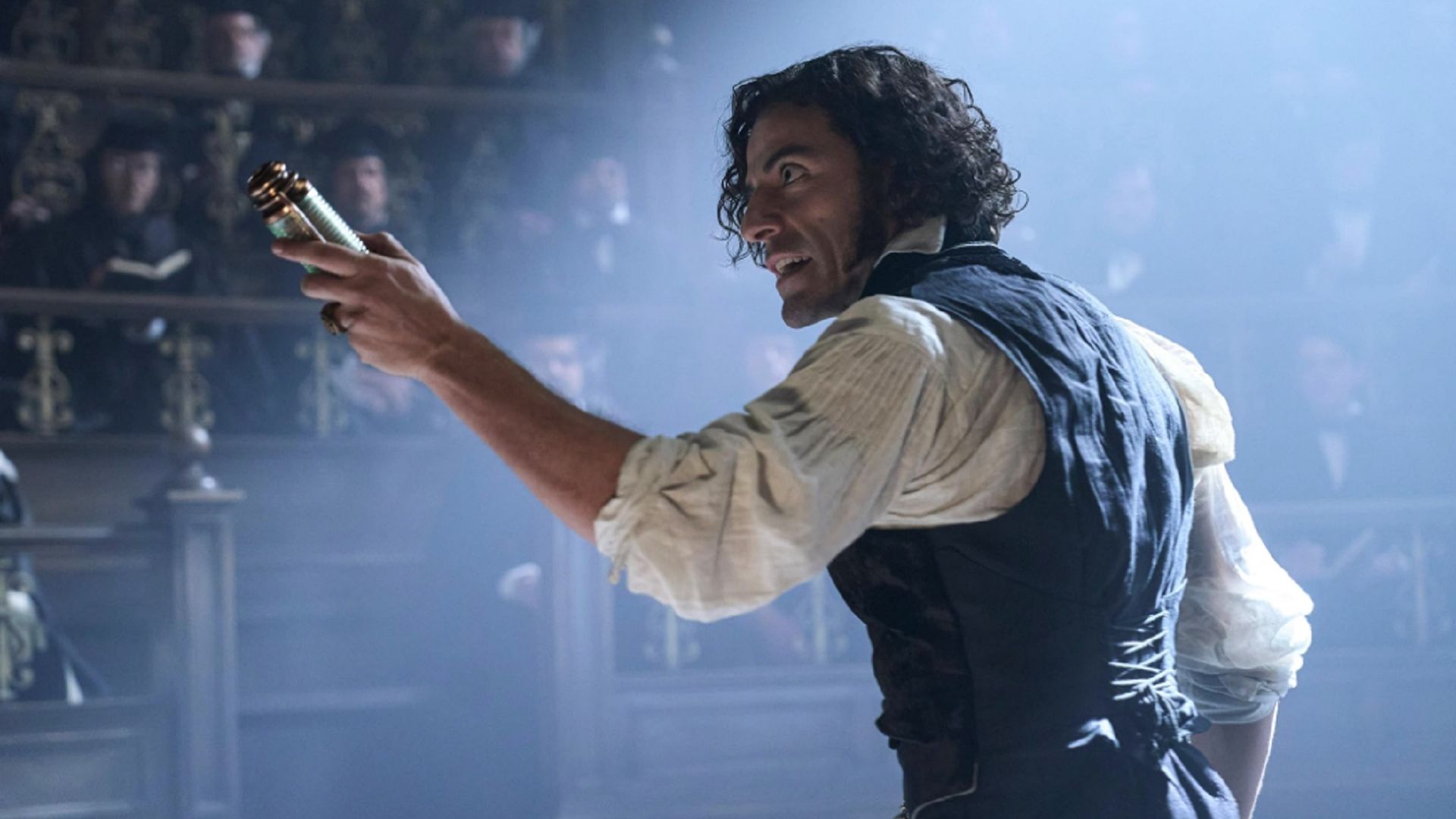 Oscar Isaac como Victor Frankenstein probando su teoría a los científicos