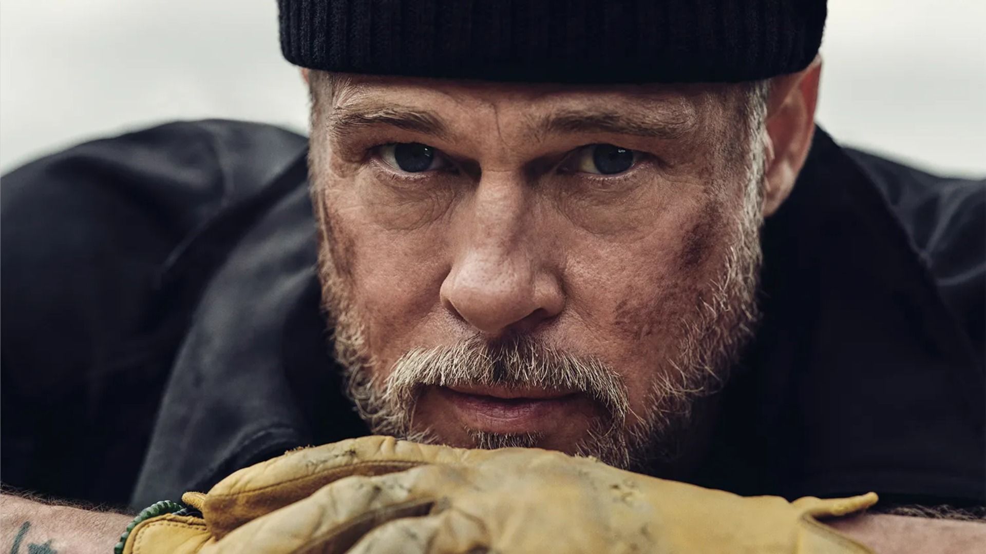 Brad Pitt posó con ropa sucia para una brutal sesión de fotos para la revista GQ