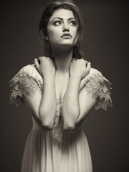 foto de Phoebe Tonkin 4